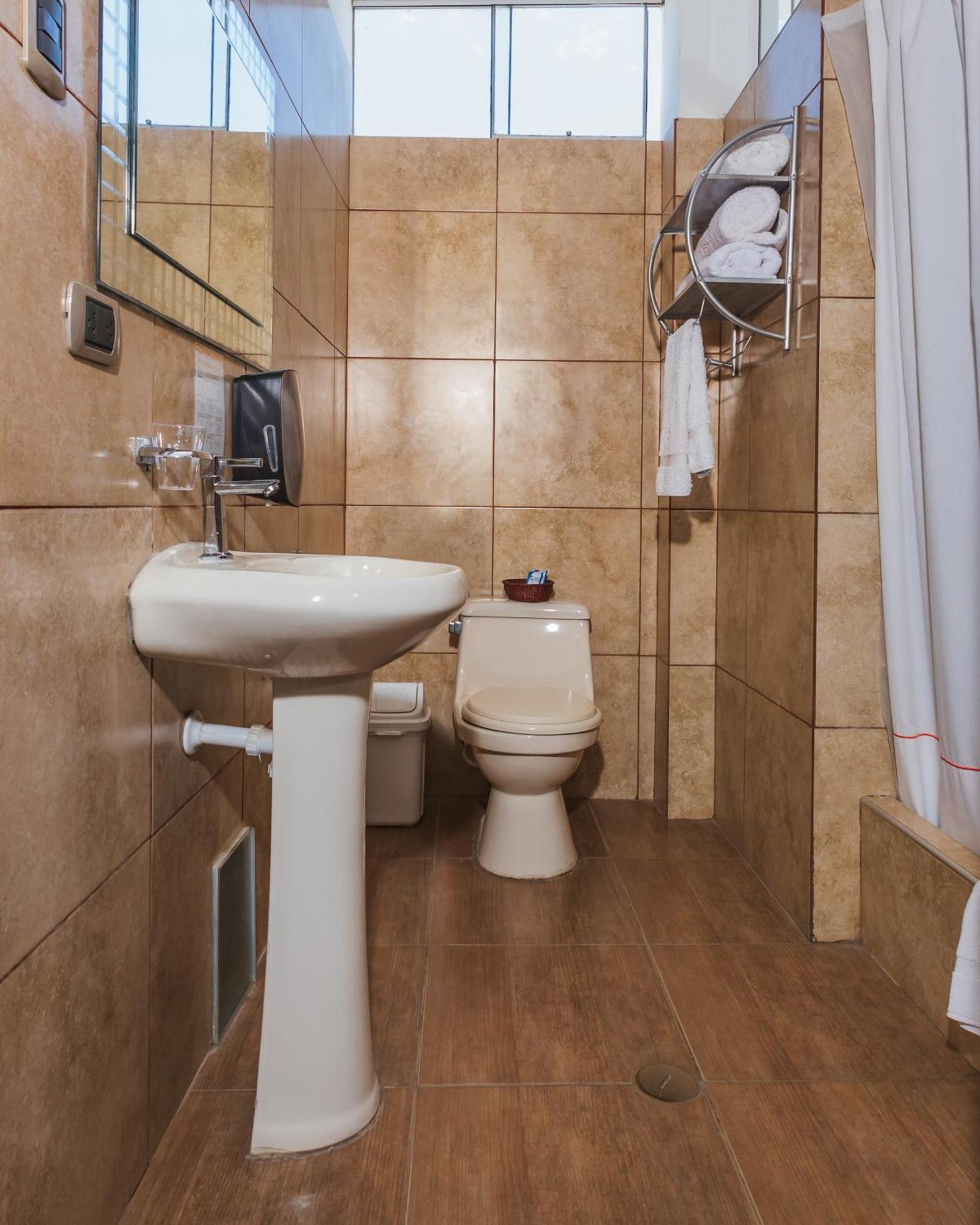 Hotel B'Liam Tumbes Bagian luar foto